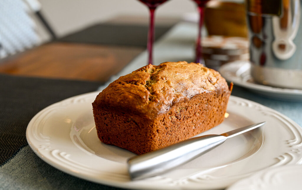 Closup of a homebaked banana bread presented on a table as a guest welcome gift.